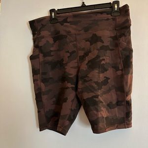 Lululemon wunder train bike shorts size 14